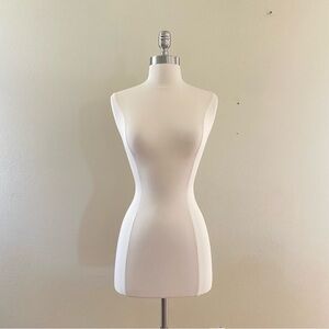 Female Adjustable Dress Form Mannequin in Ivory Size 2-4